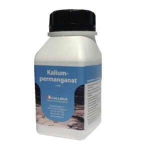 Kaliumpermanganat 1,5kg Vatten Kaliumpermanganat 1,5 kg är en högkvalitativ vattenreningskemikalie och oxiderande medel som effektivt tar bort järn, mangan, svavelväte och dålig lukt